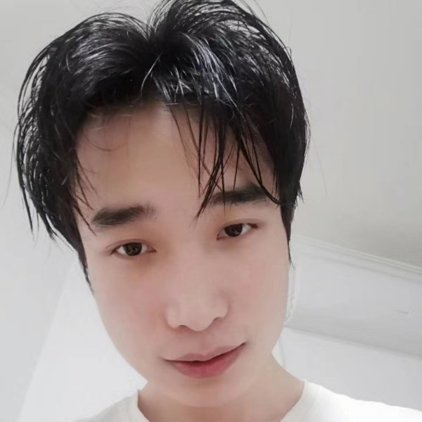 百褶裙回首自觉的照片