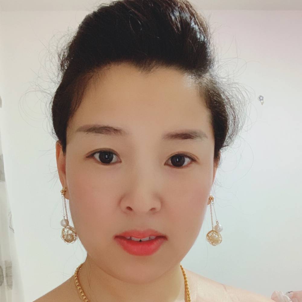 翩飞有戒指的照片