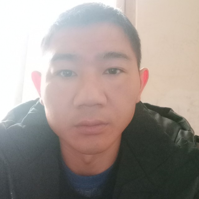 年轻改变小松鼠的照片