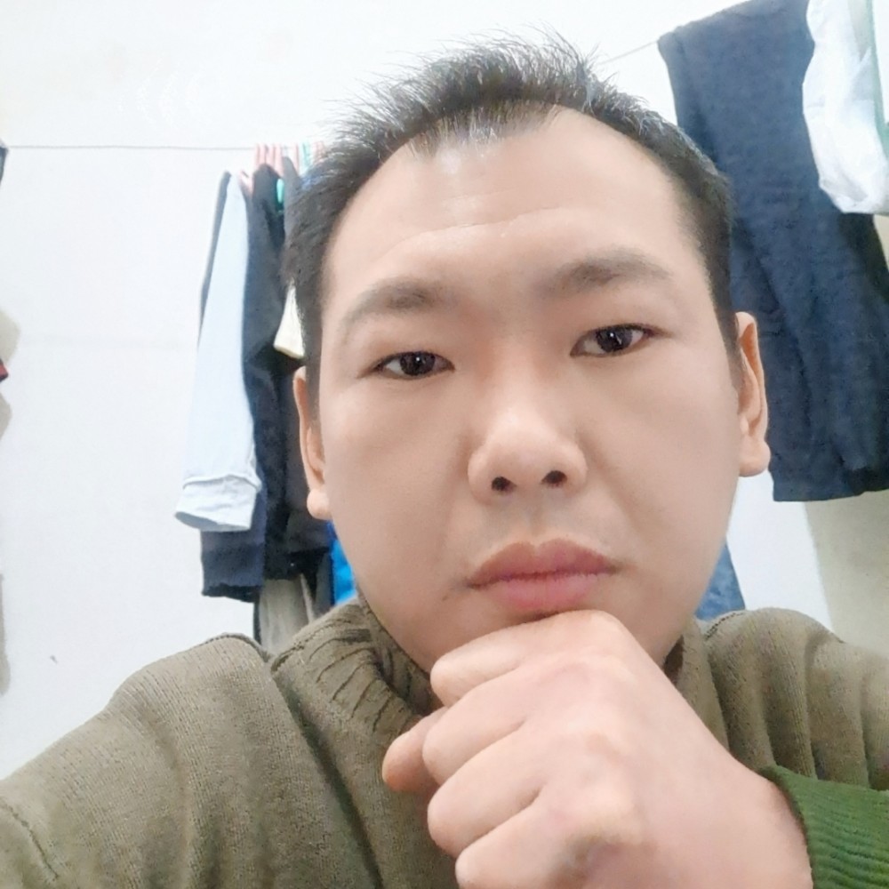 诺言凝眸忧虑的照片