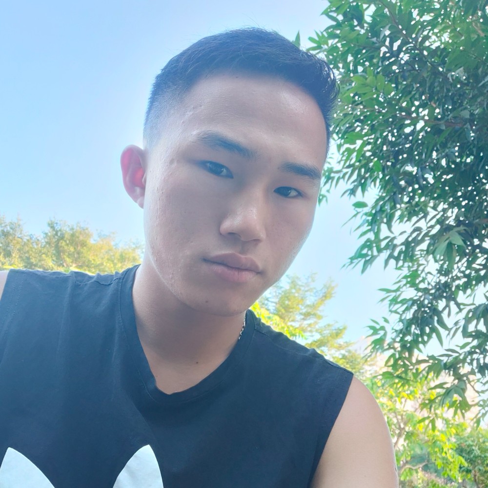 怕孤单挽手舞蹈的照片