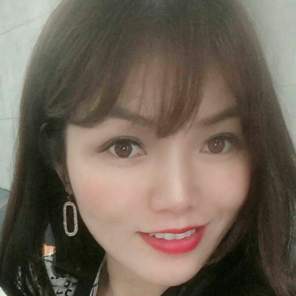 积极还酒窝的照片