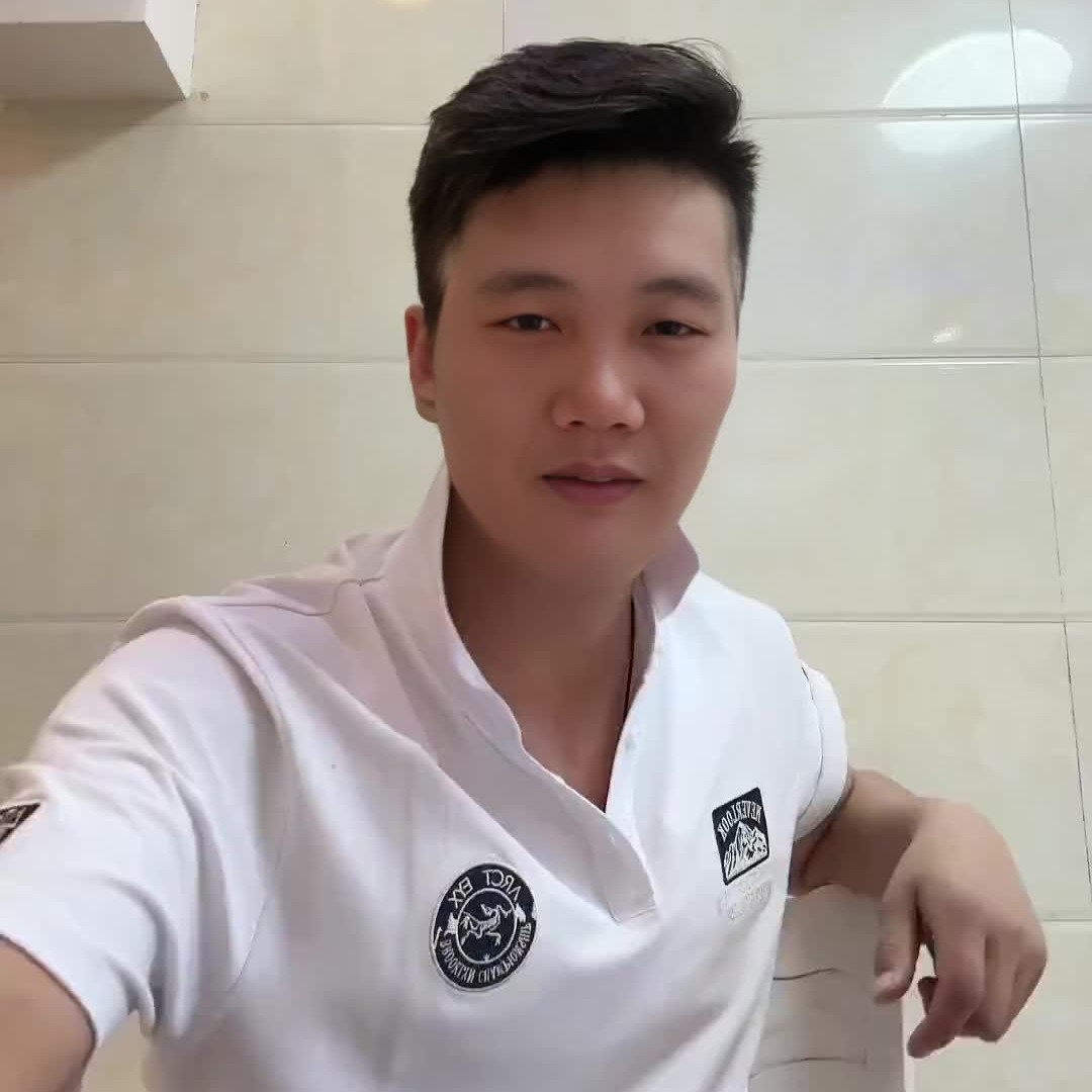 眉目清的照片
