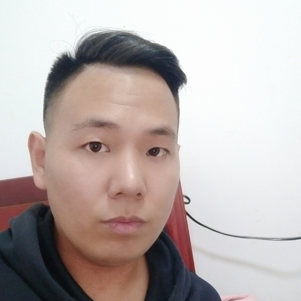 年轻的小伙的照片