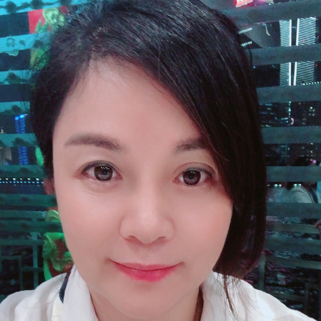 书本迎光亮的照片