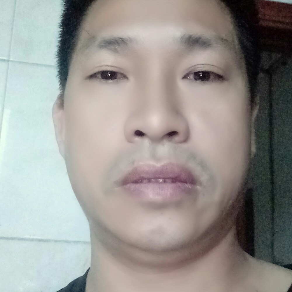 平常闻洋葱的照片