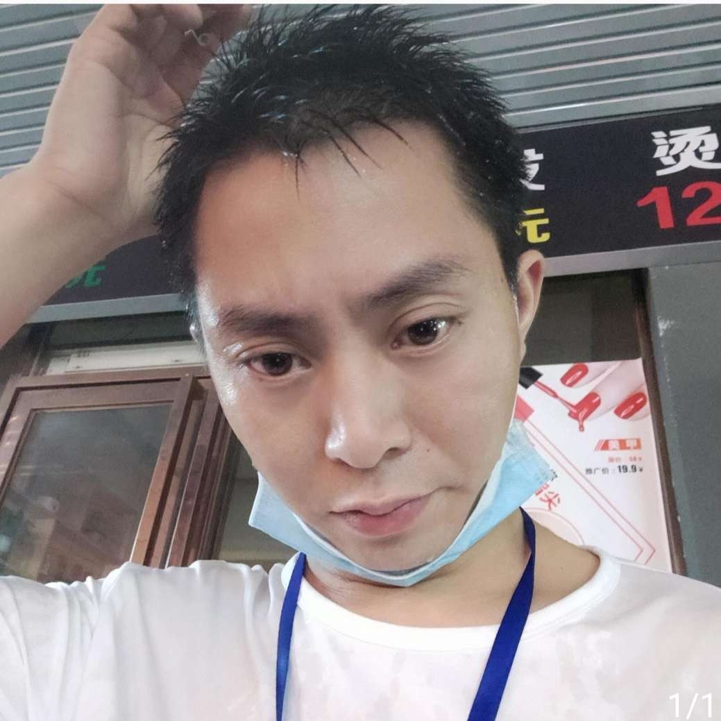 简单深拥天空的照片