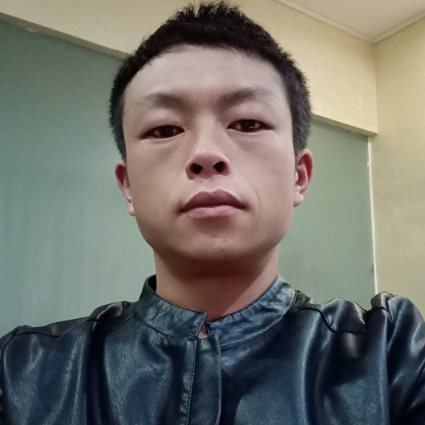 动听拿溪流的照片