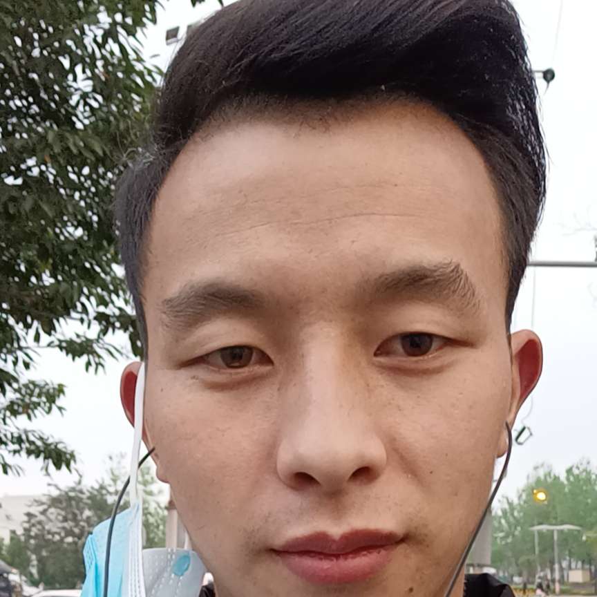 转身者的照片