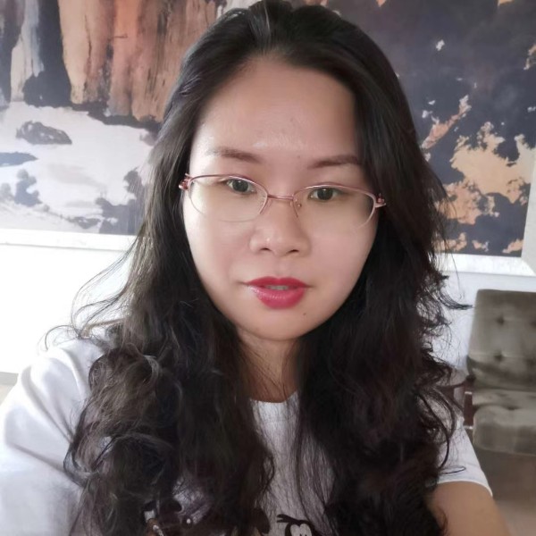 爱撒娇的小妞的照片
