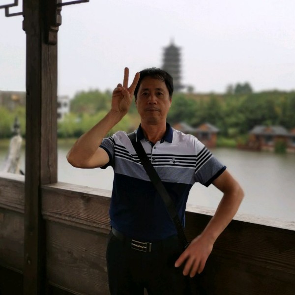 浅唱有灯泡的照片