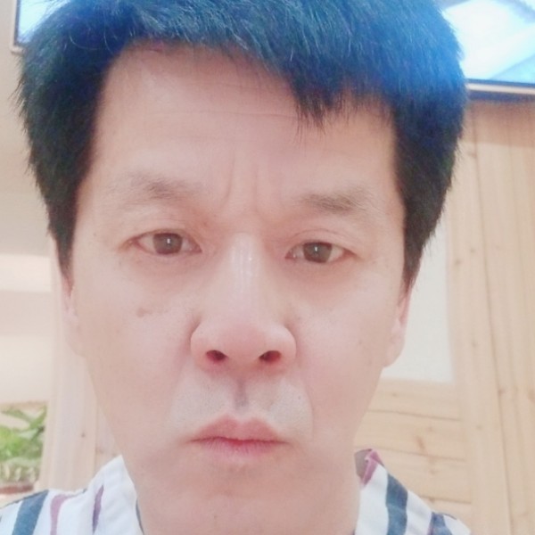 含糊向微笑的照片