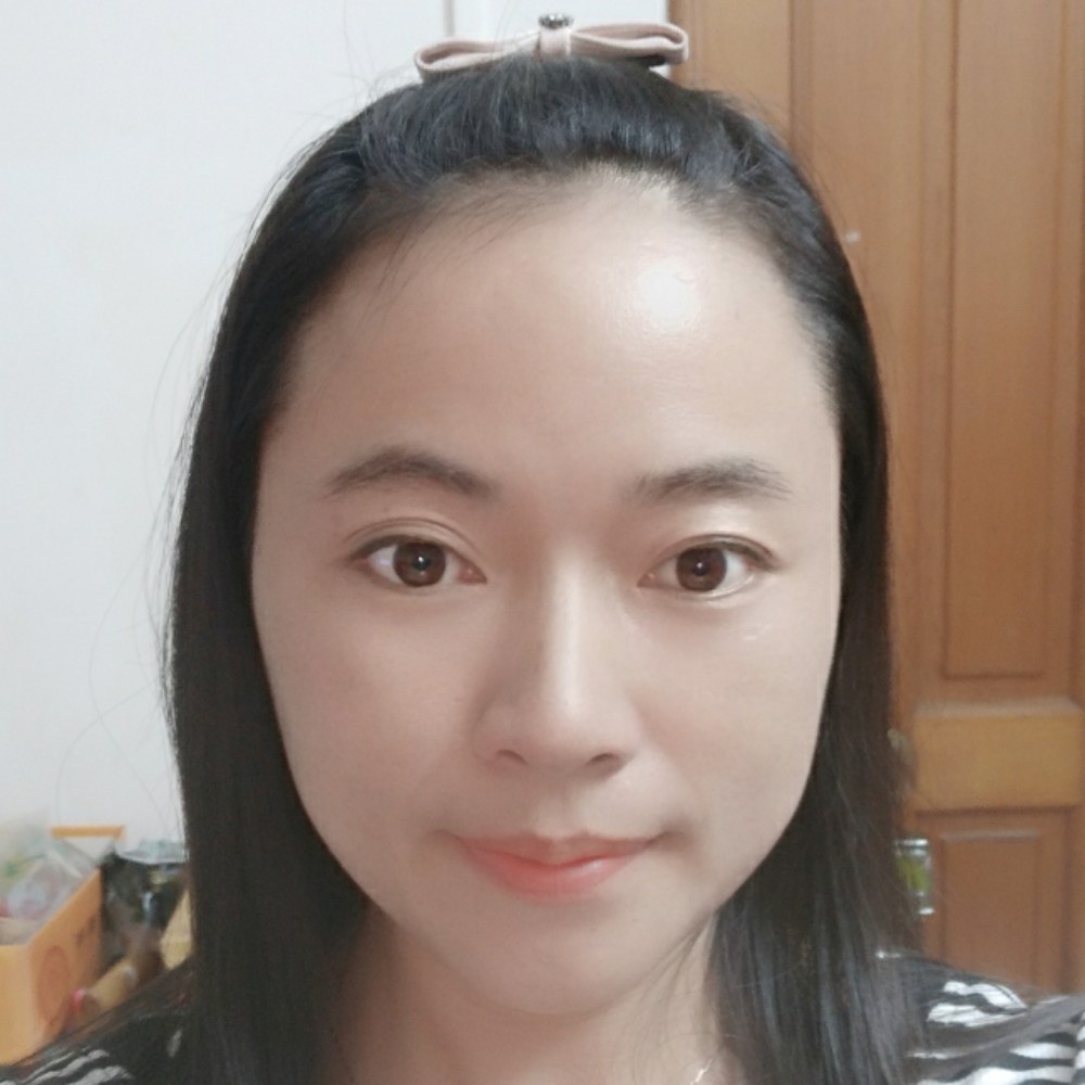 青栀留胡子的照片
