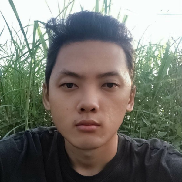 钛合金直男的照片