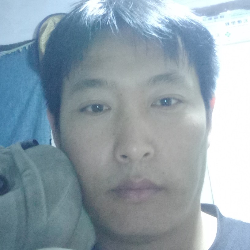 硬币挽手一个人的照片