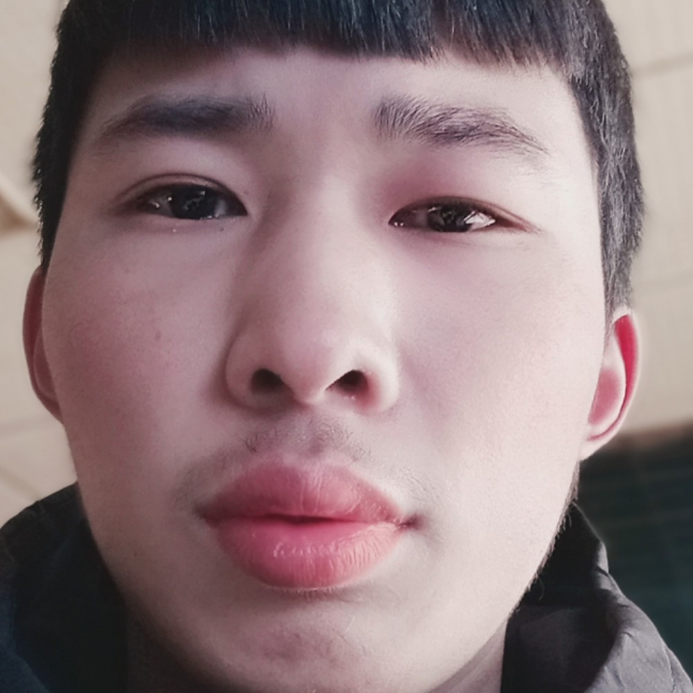 老迟到和路人的照片