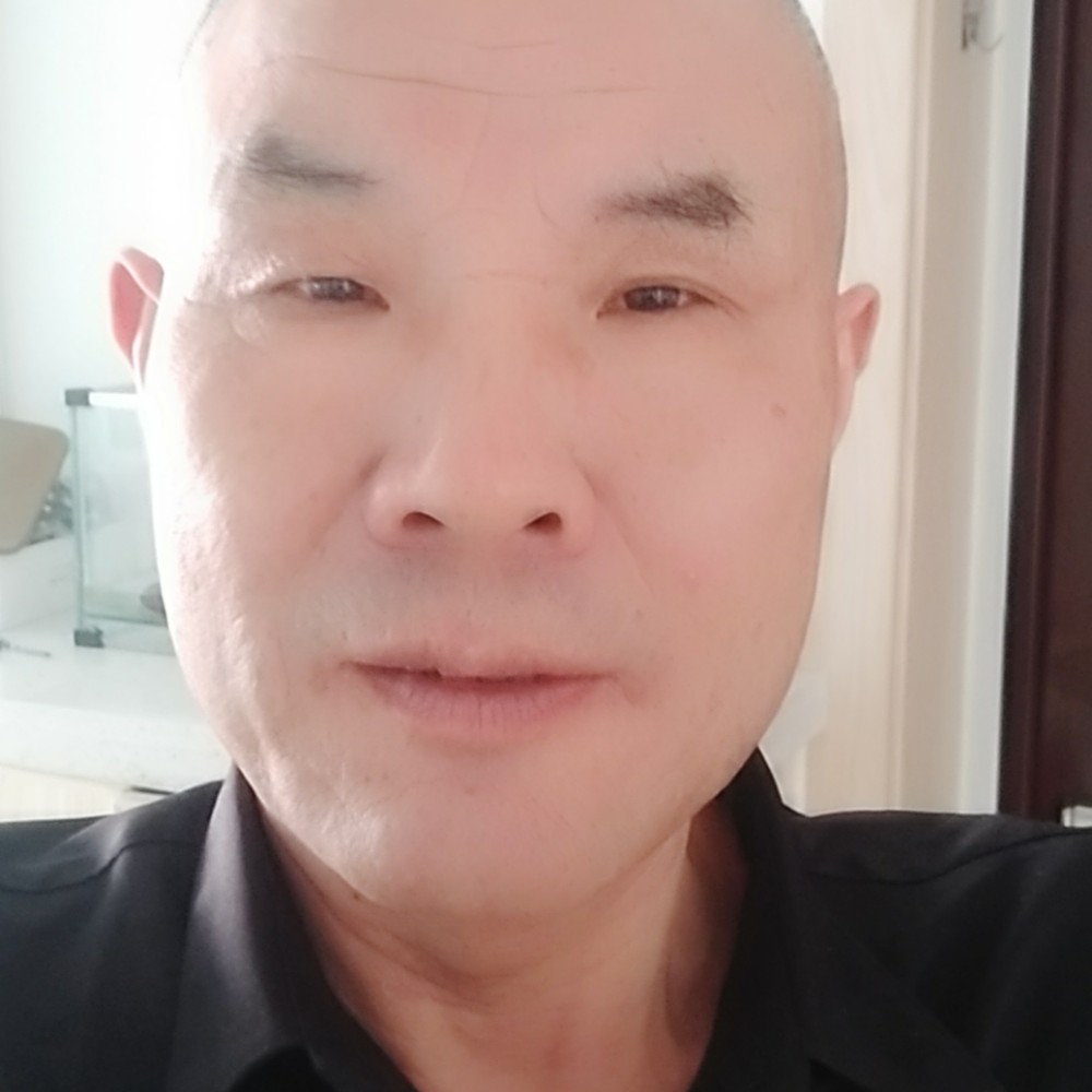 香烟冷艳的照片