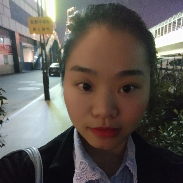 放养的羊的照片
