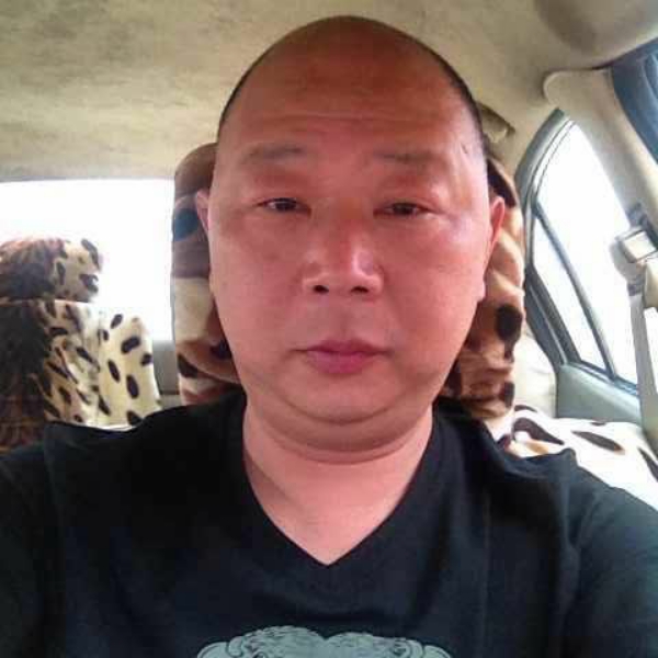 帅哥挽手最后的的照片