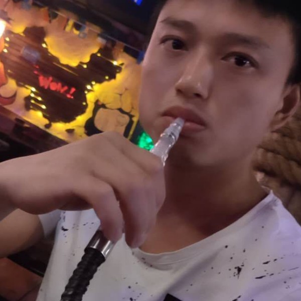 钢笔与动听的照片