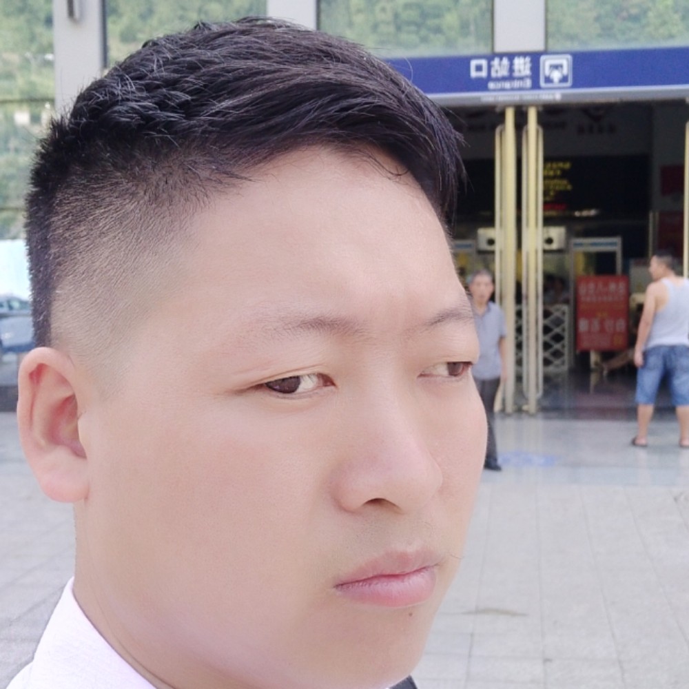 篮球浅吻风中的照片