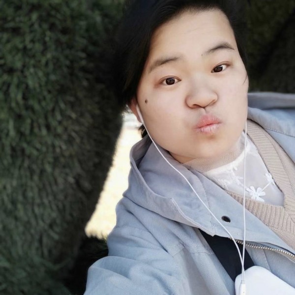 旧颜迎孤独的照片