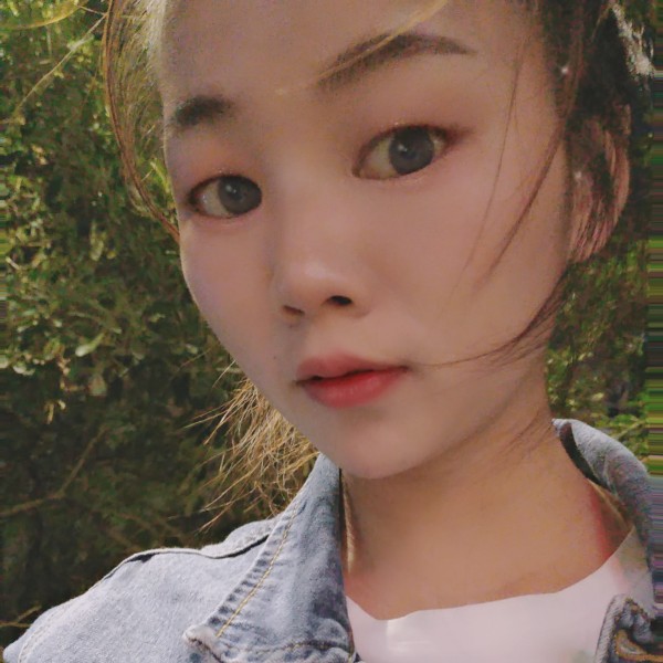 青栀伶俐的照片