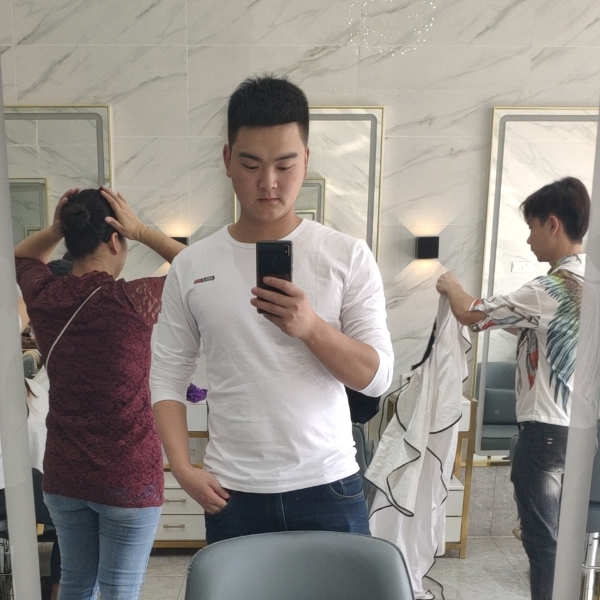 水杯笑超帅的照片