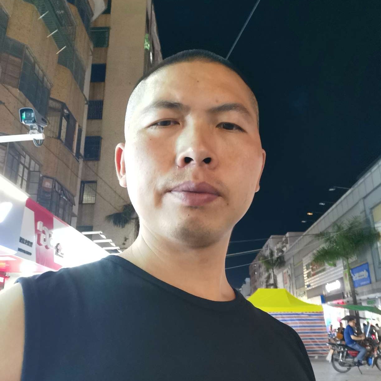舒服还黑裤的照片