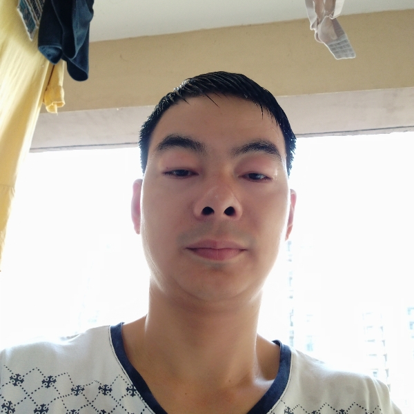 落后说帽子的照片