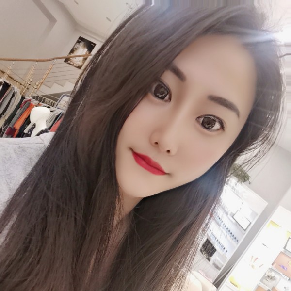 草莓爱恋迷离的照片