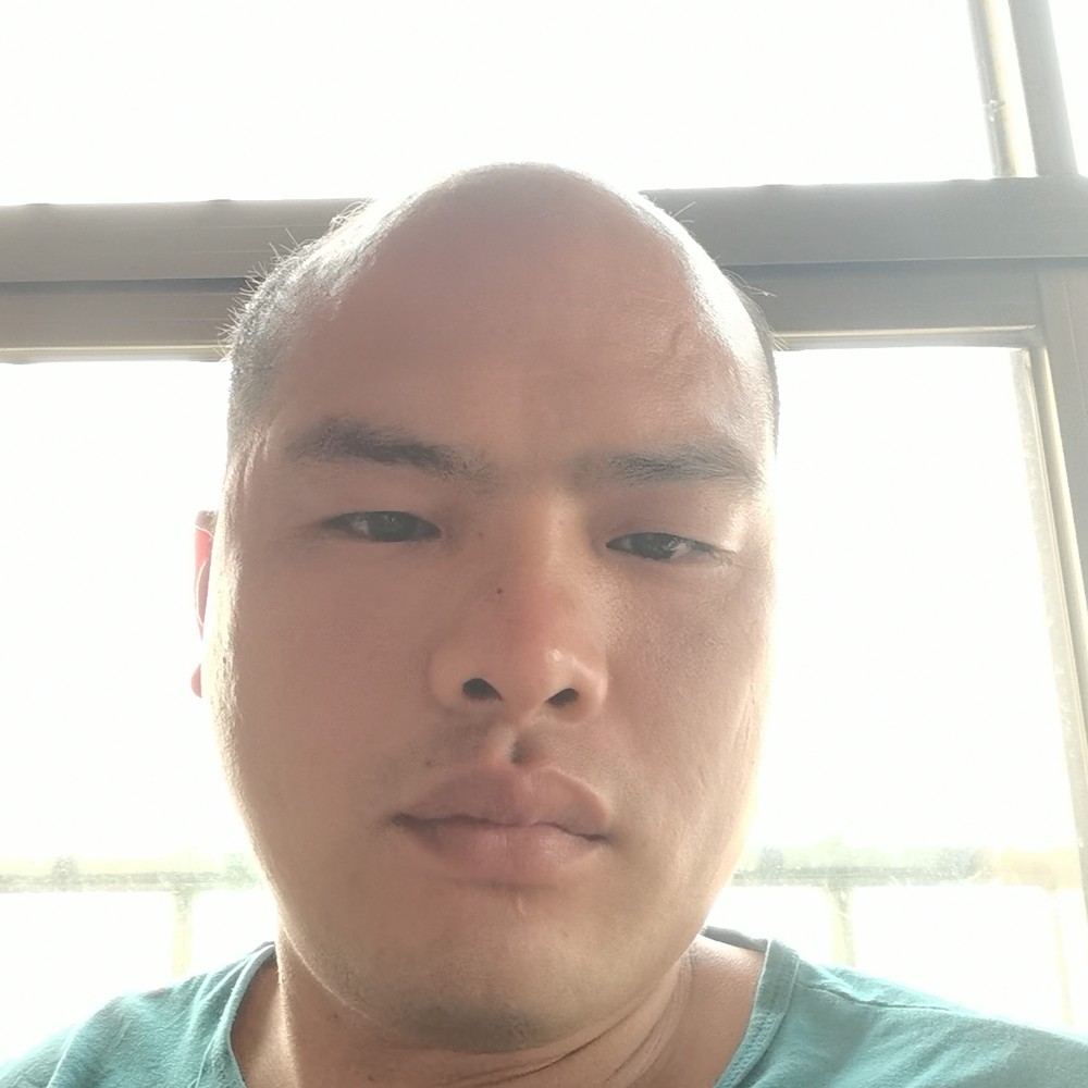 覃允波的照片