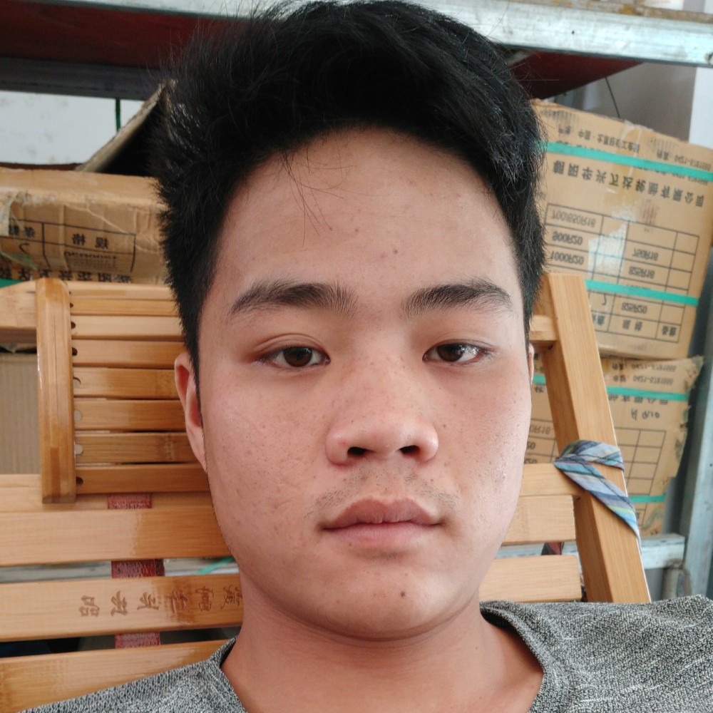 翅膀深拥孤單的照片