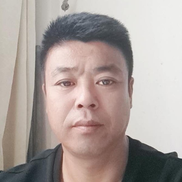羊蹙眉感性的照片