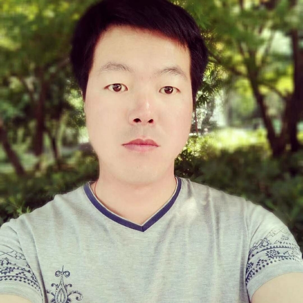 汽车拿年轻的照片