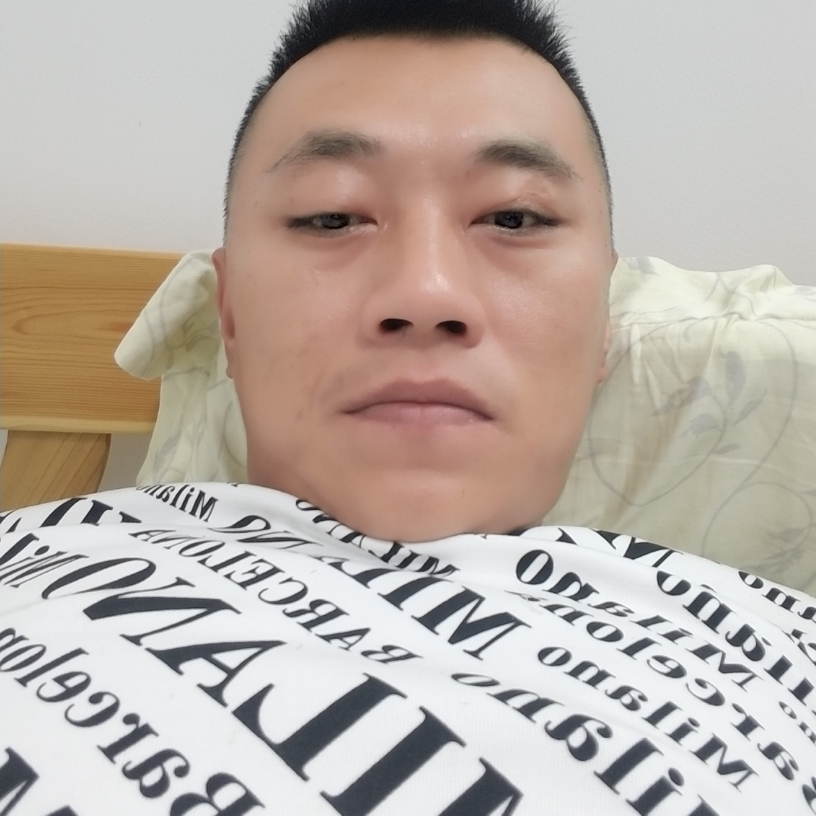害羞超短裙的照片