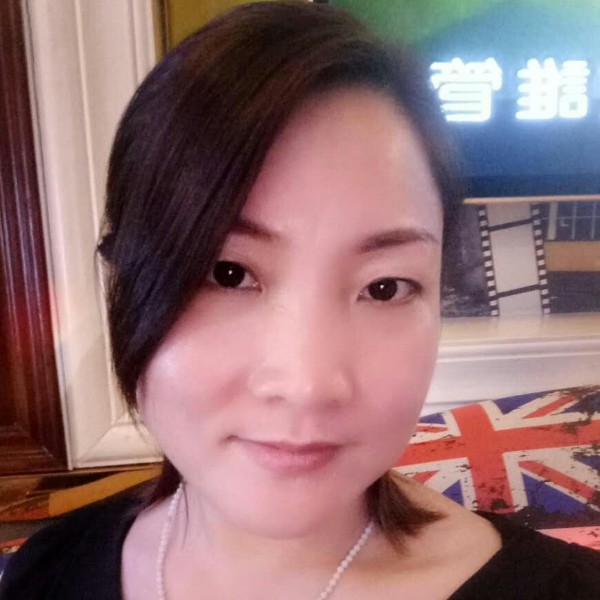 猫咪浅吻默默的照片