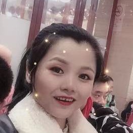默默组合的照片