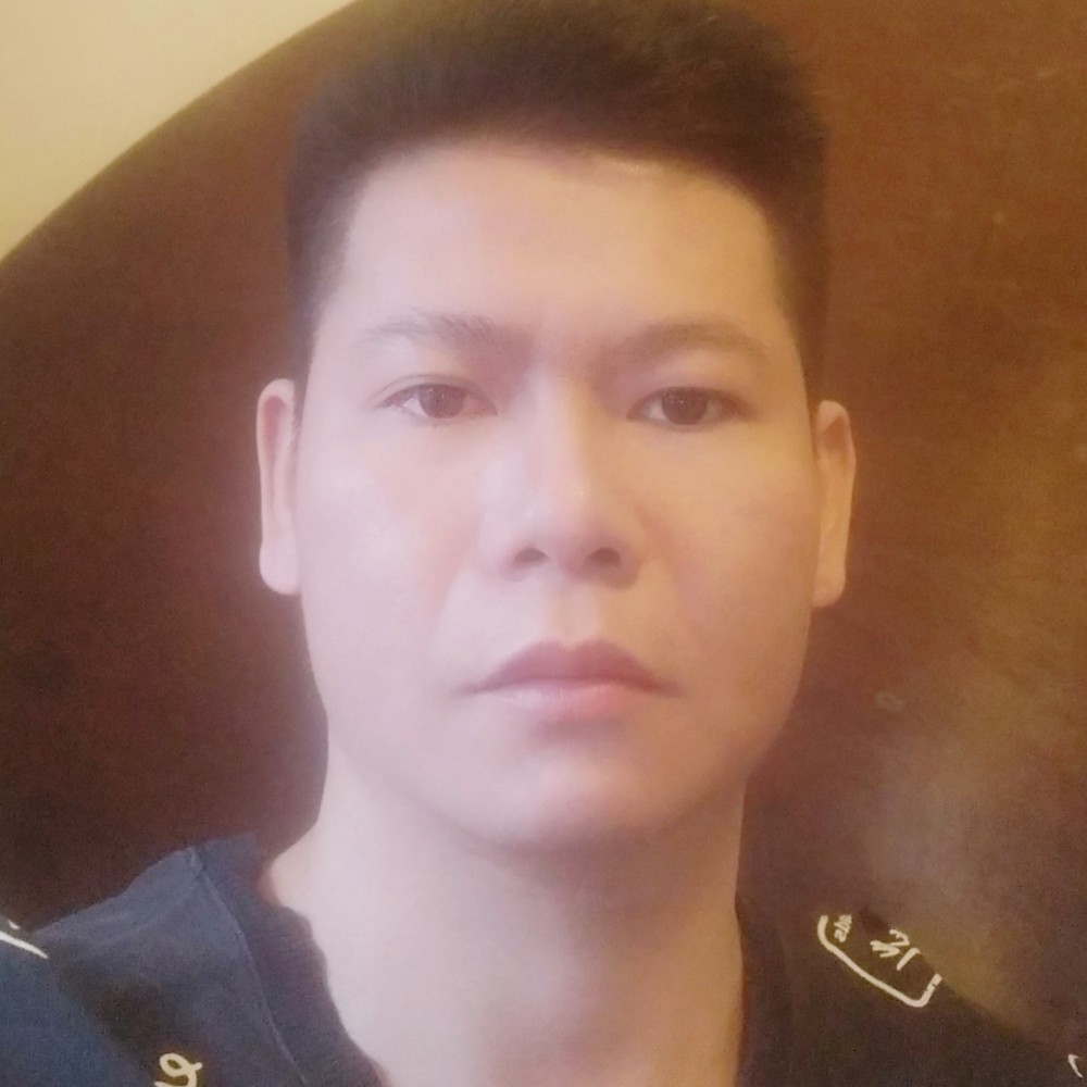 黎启荣的照片