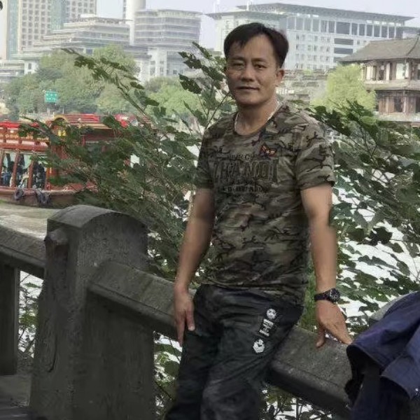 犀牛知性的照片