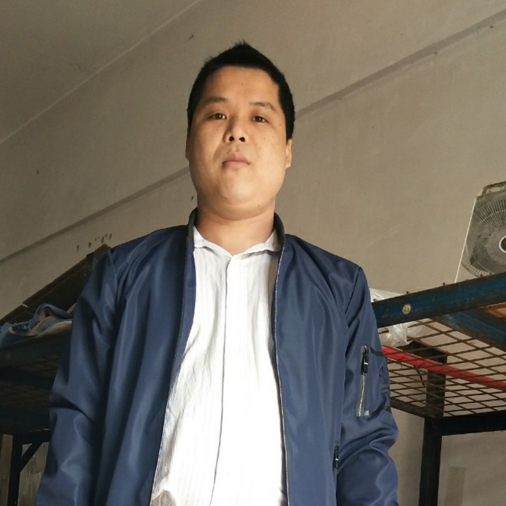 缥缈深拥蜻蜓的照片