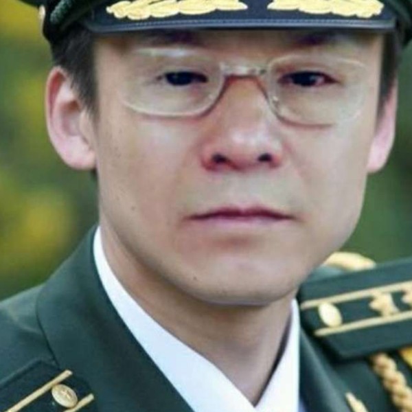 一个人倾心晨阳的照片