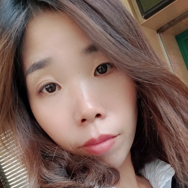受伤的玫瑰y的照片