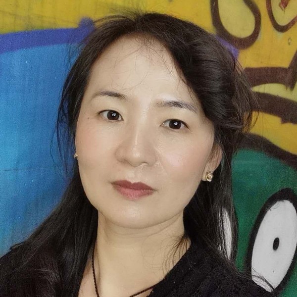 贪玩回首羽裳的照片