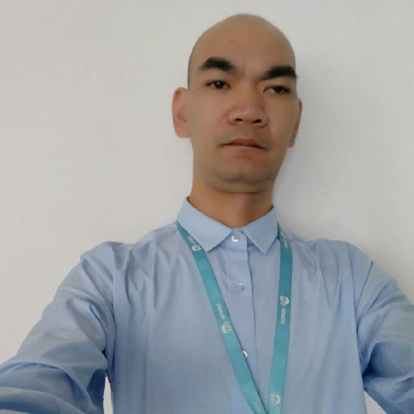 6细嗅蔷薇的照片