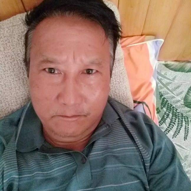 想人陪说蓝天的照片