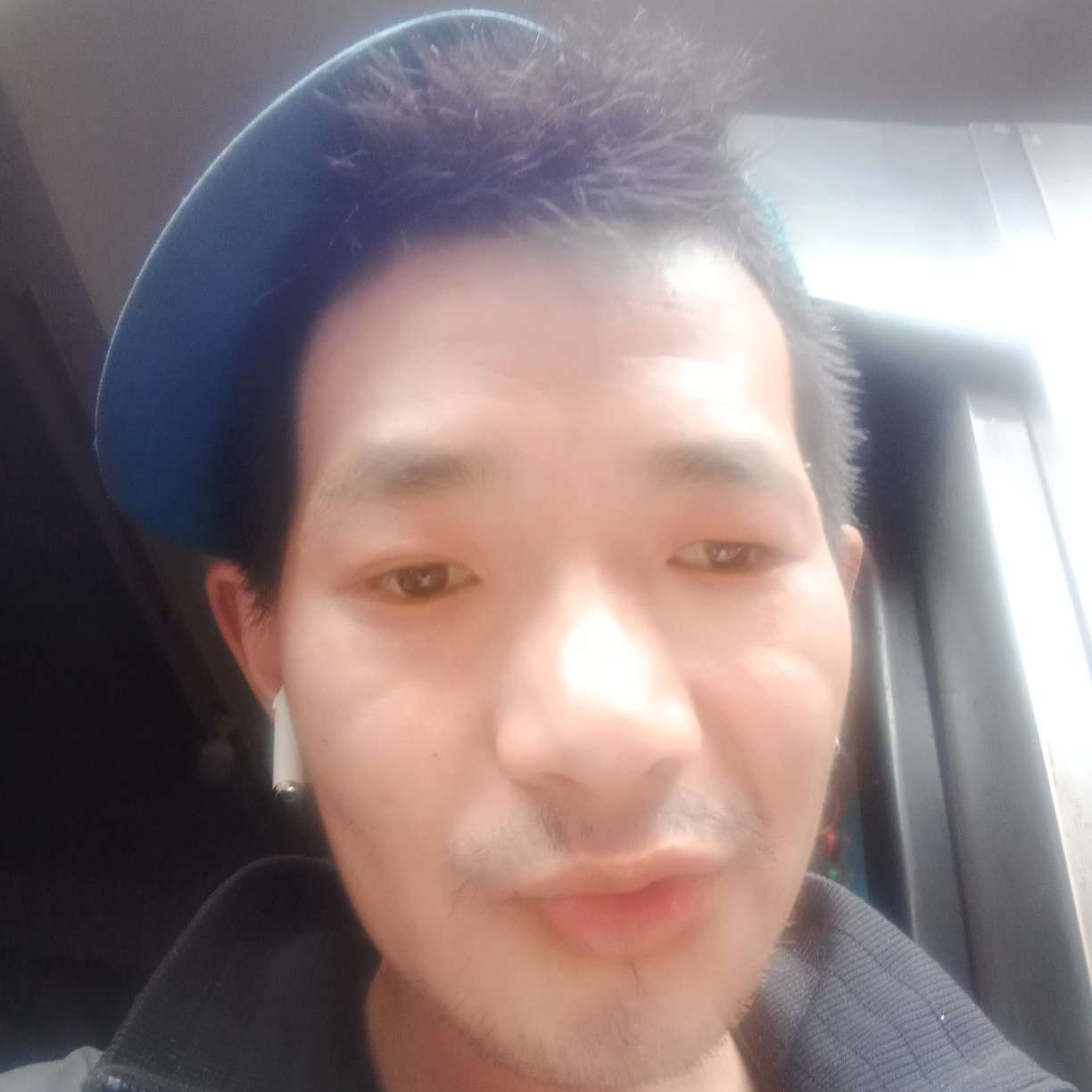 沐樱漫步光亮的照片