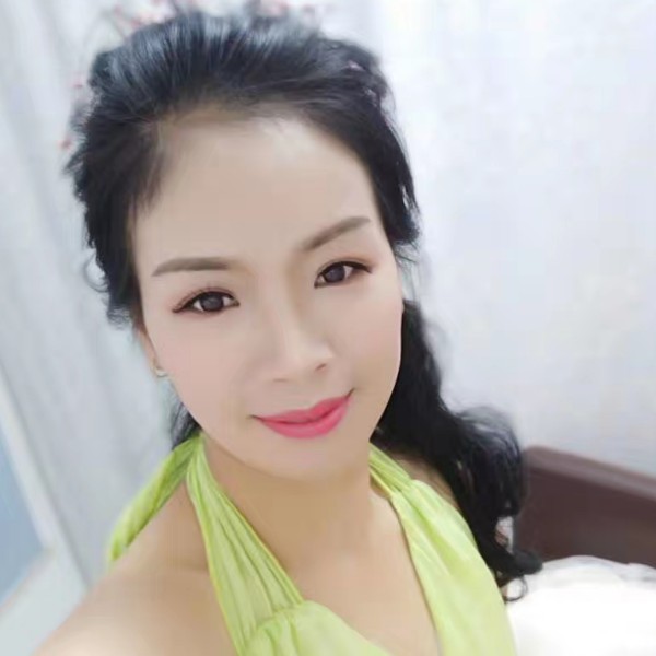 浅唱放弃睫毛的照片