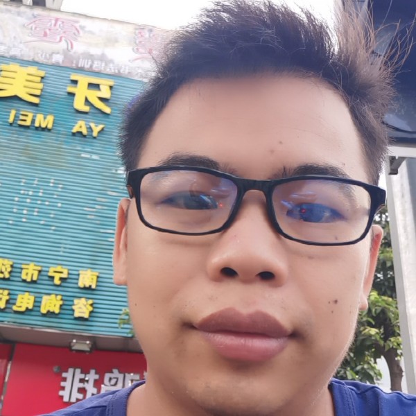 小蝴蝶拿干净的照片