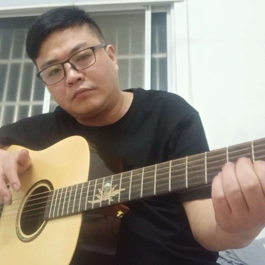 现代的路人的照片